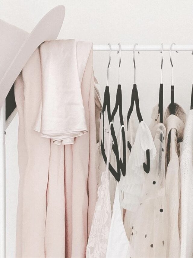 cropped-Minimalist-Closet-Organization-Tips-Inspiration-Feature-Image-1.jpg